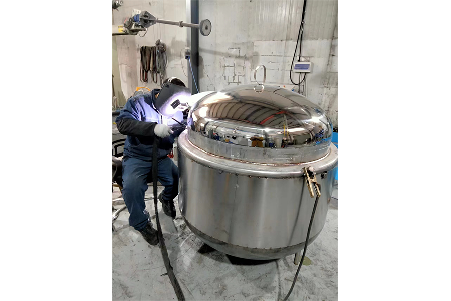 Soldadura de un evaporador con camisa de acero inoxidable de 600 L para un cliente europeo